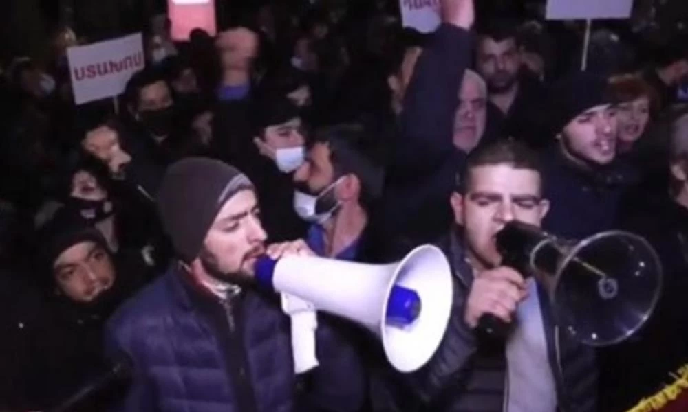 Αρμενία: Συγκρούσεις διαδηλωτών-αστυνομίας- Ζητούν παραίτηση Πασινιάν!